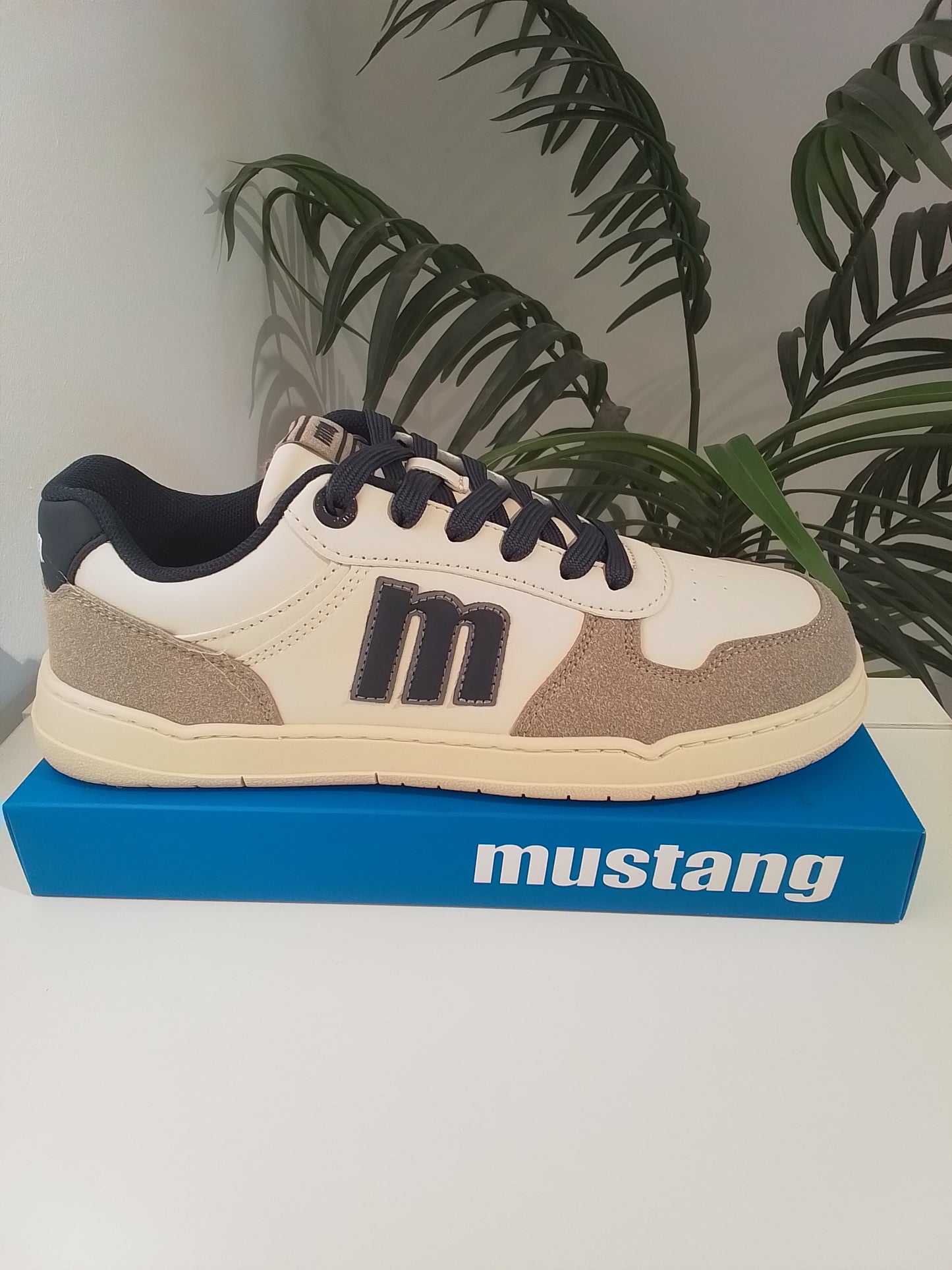 84766-IN25 BAREFOOT BLANCO GRIS MUSTANG