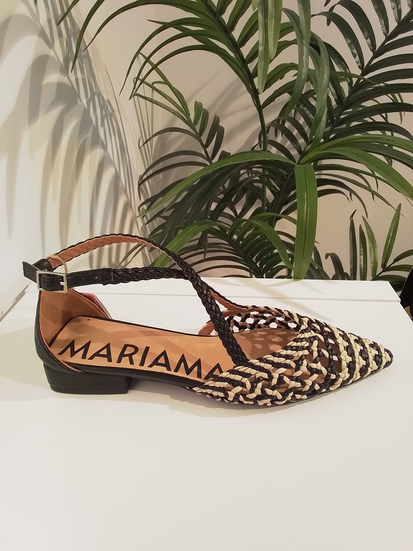 68721 NEGRO CREMA MARIAMARE