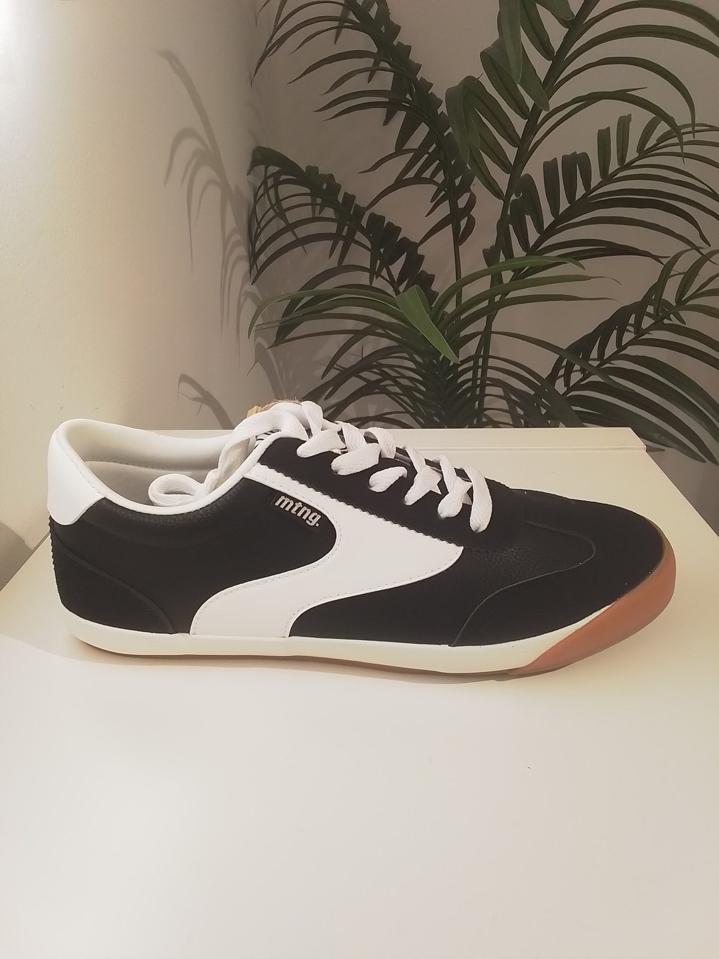 84767-V25 COURT NEGRO MUSTANG