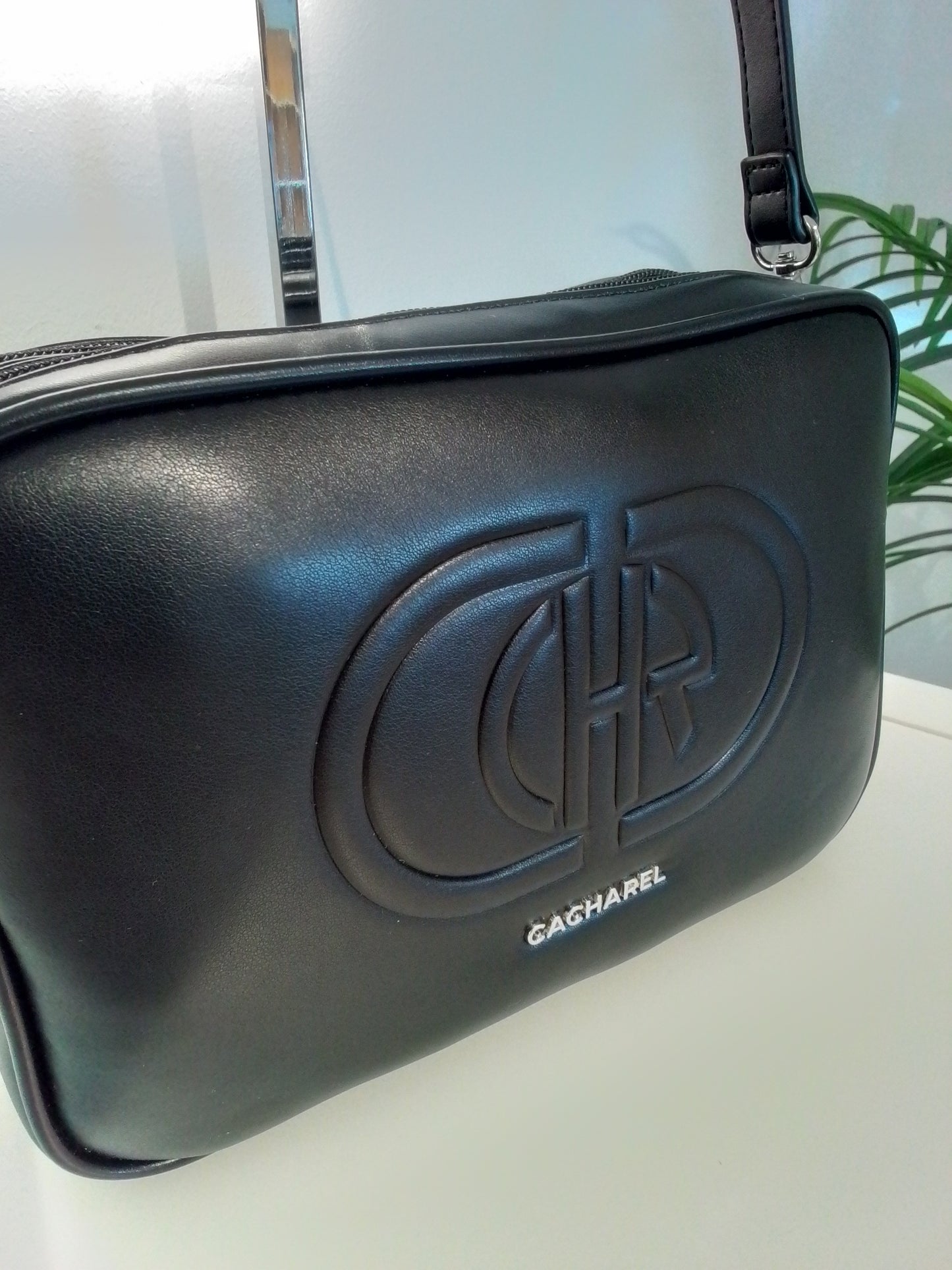 LD252315-IN25 NEGRO CACHAREL