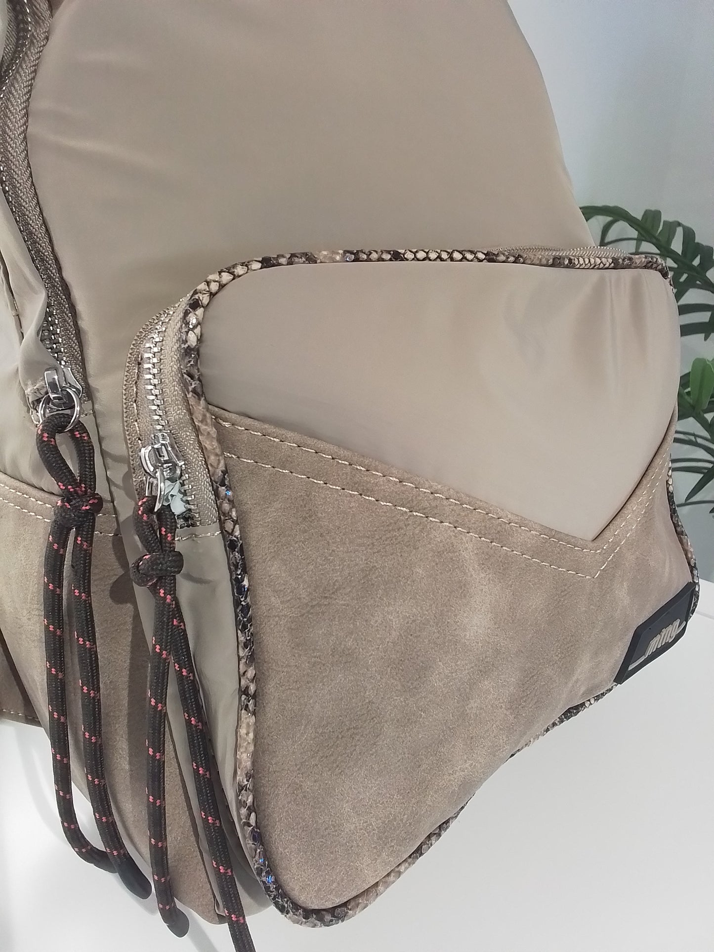 ALELI-IN25 TAUPE MUSTANG