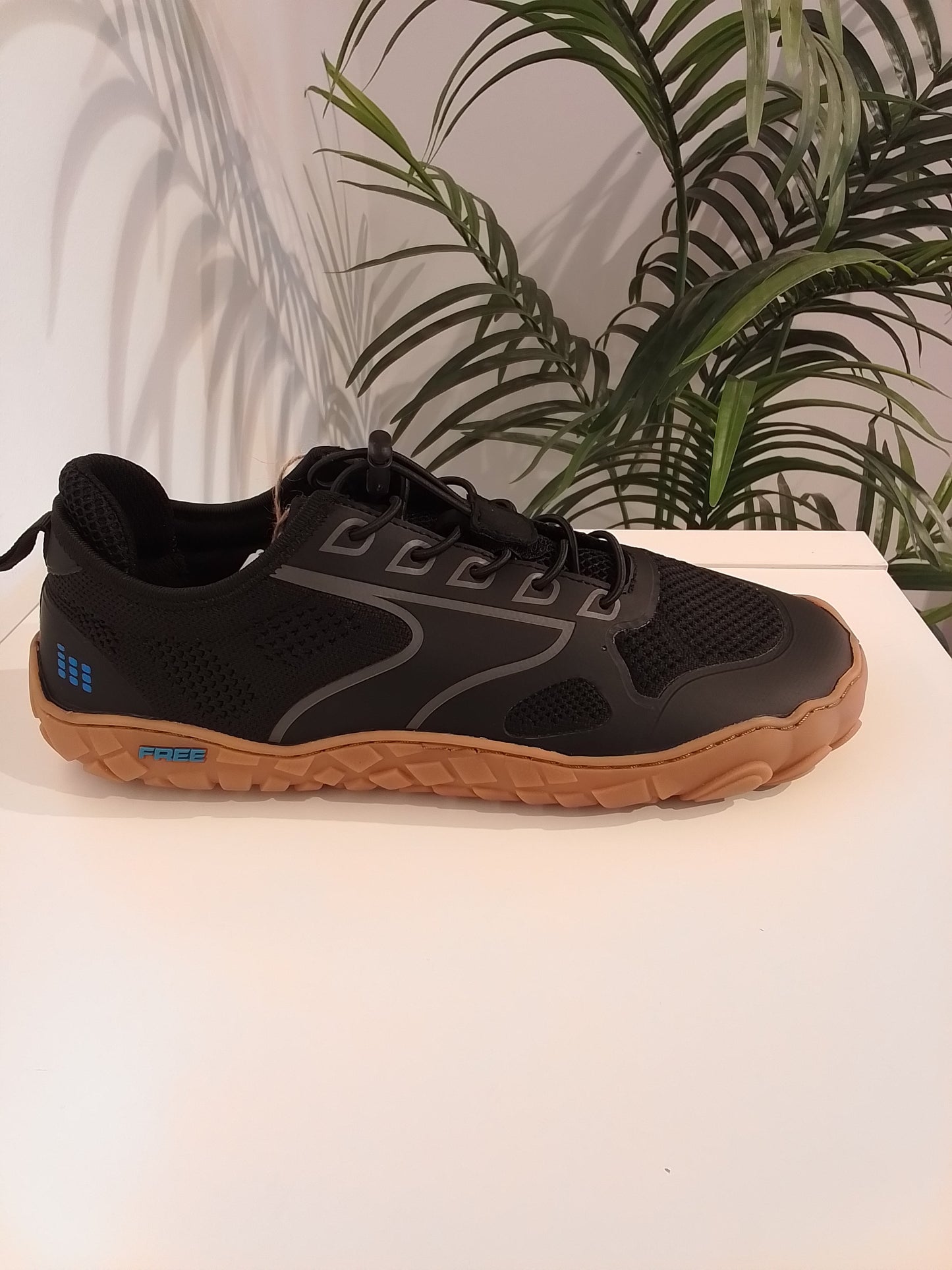 84837-V26 NEGRO FREE ATLAS MUSTANG BAREFOOT