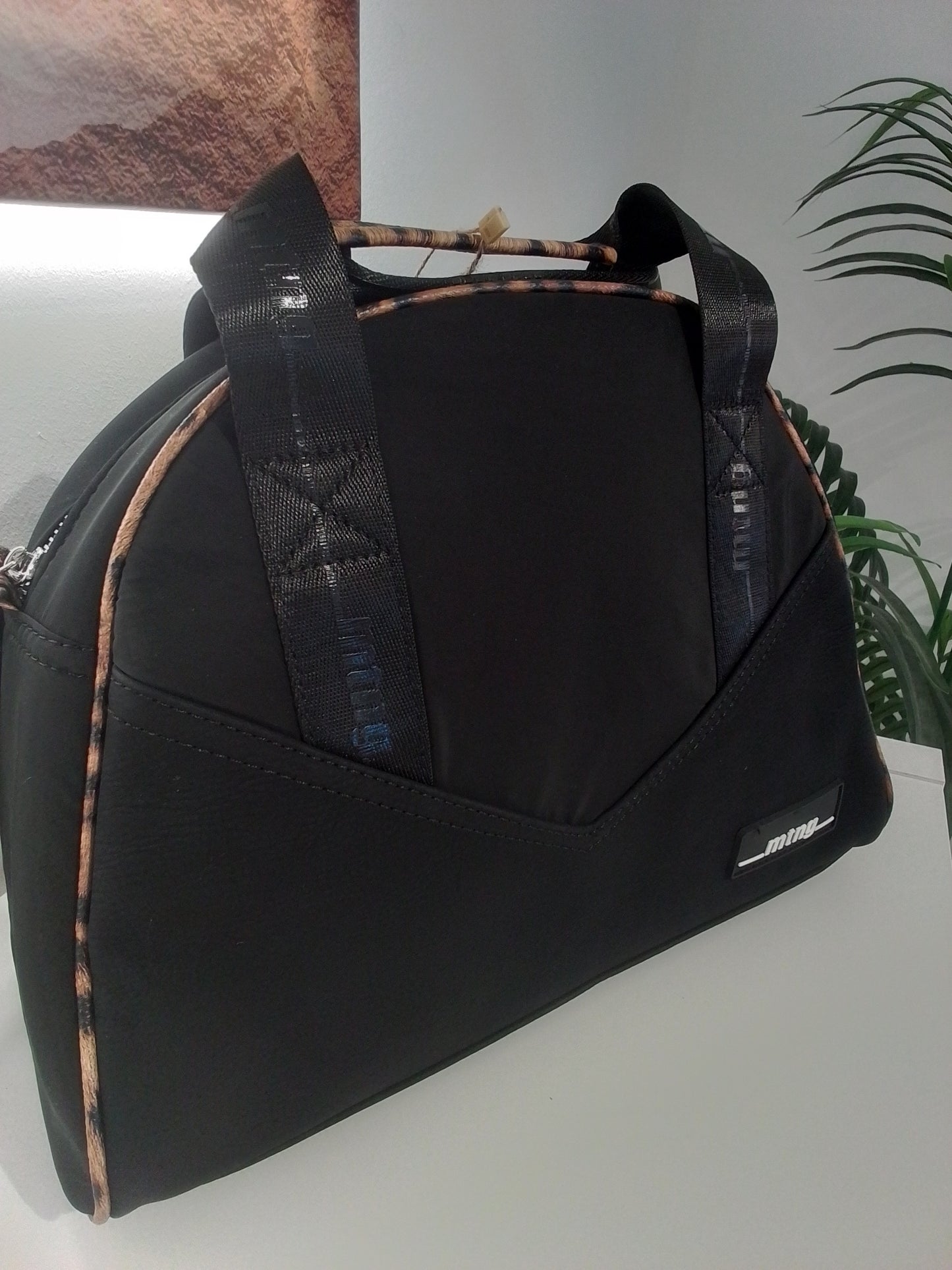 AERON6-IN25 NEGRO MUSTANG