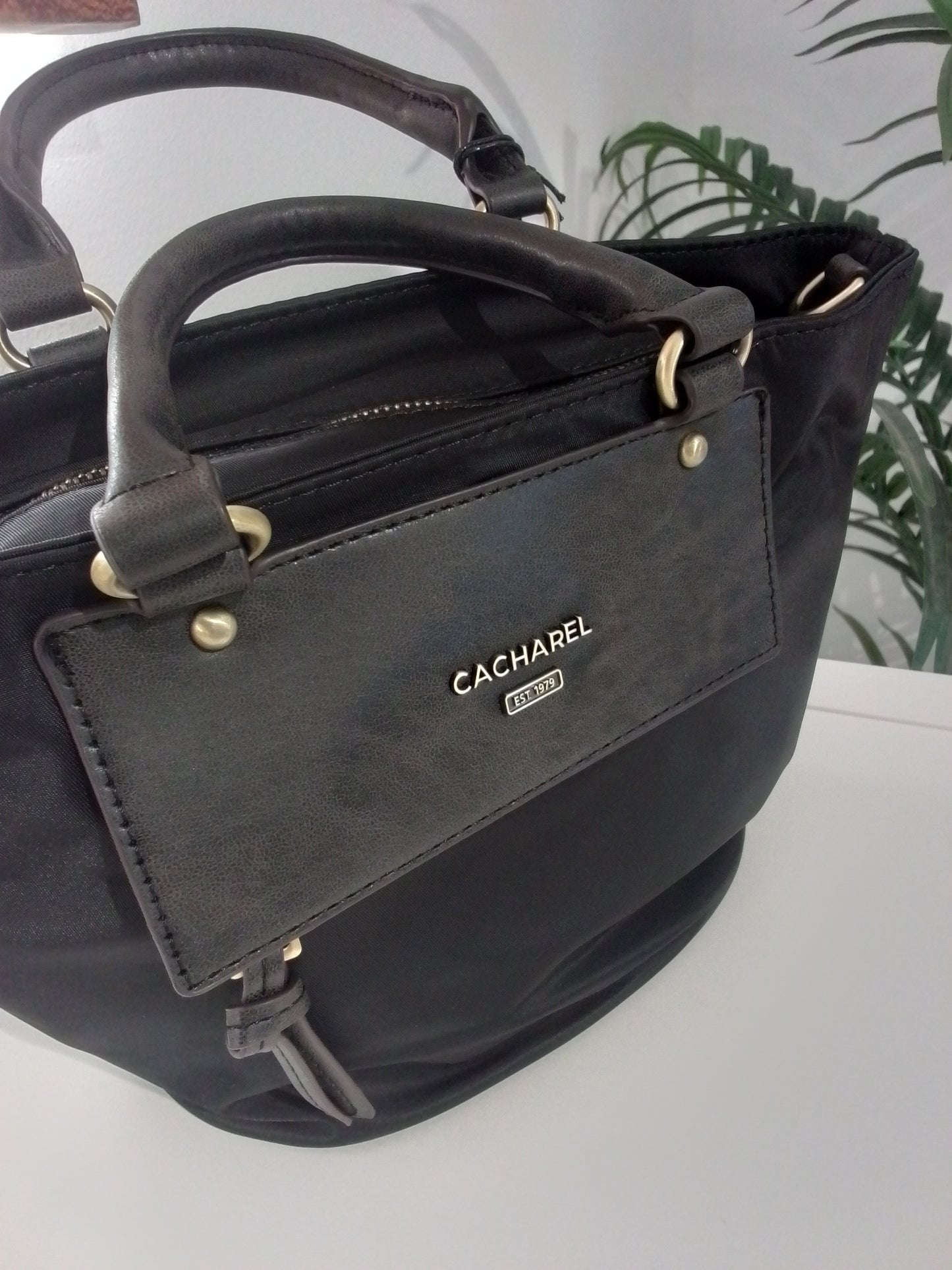 HD252233-IN25 NEGRO CACHAREL