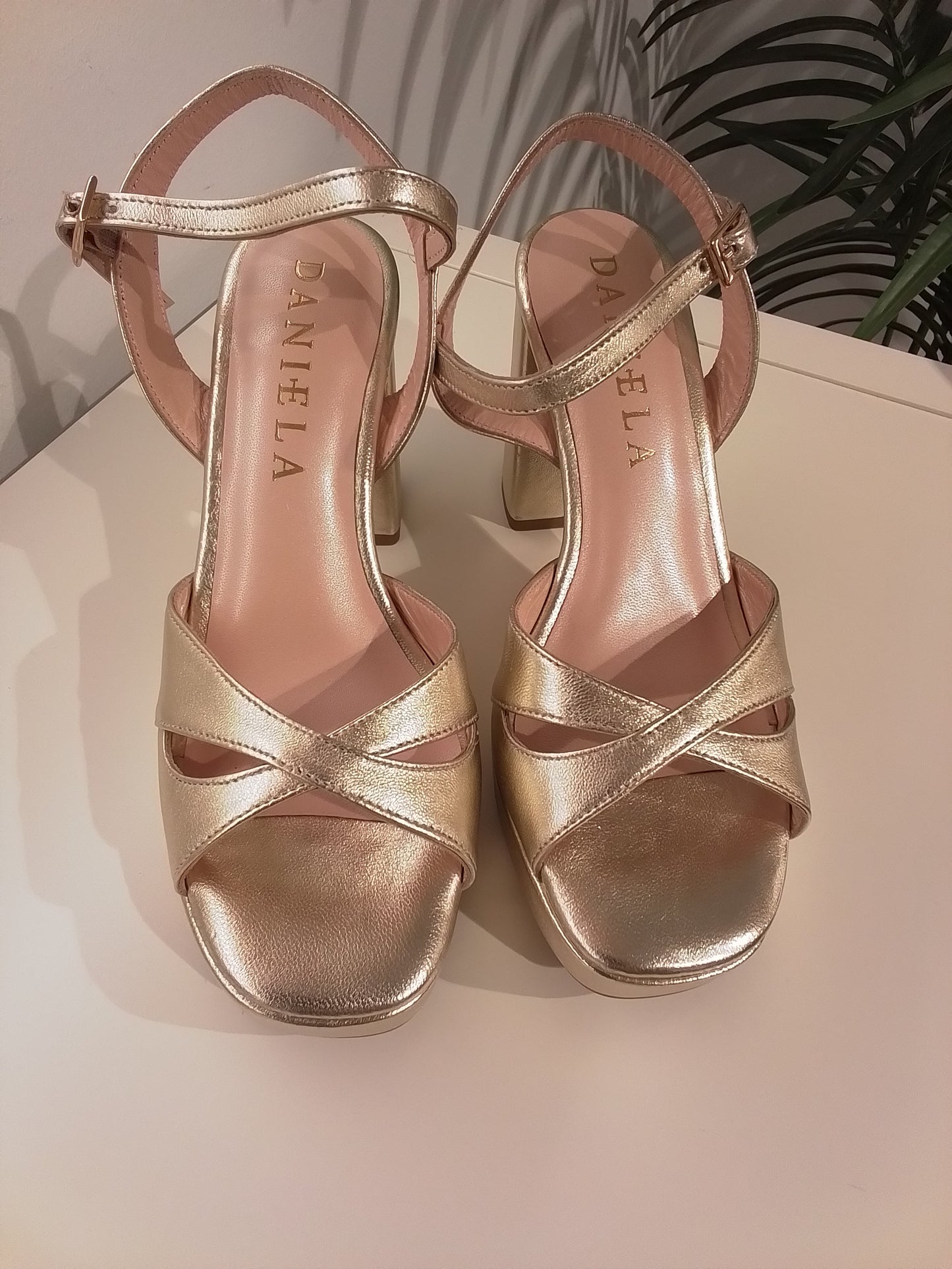 26181 LOTUS ORO DANIELA