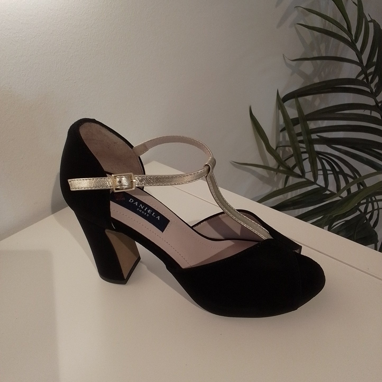 23104-V23 negro oro DANIELA