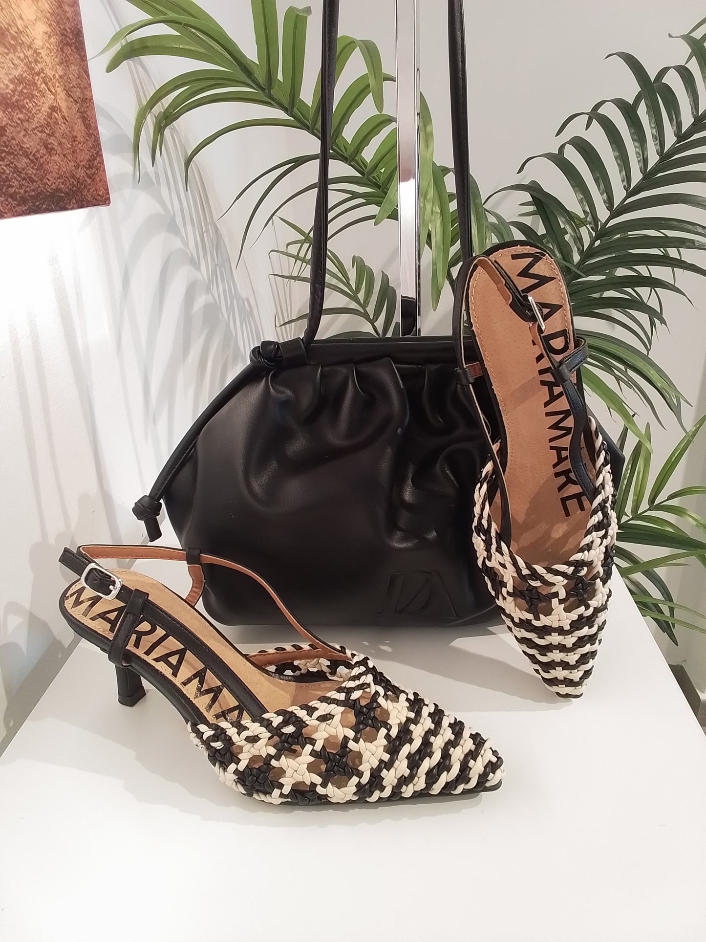 68719 NEGRO CREMA MARIAMARE