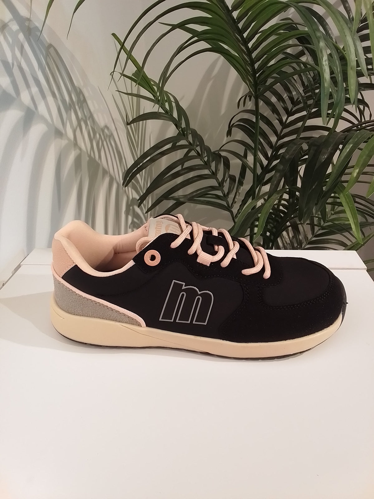 60857 NEGRO BAREFOOT MUSTANG FREE