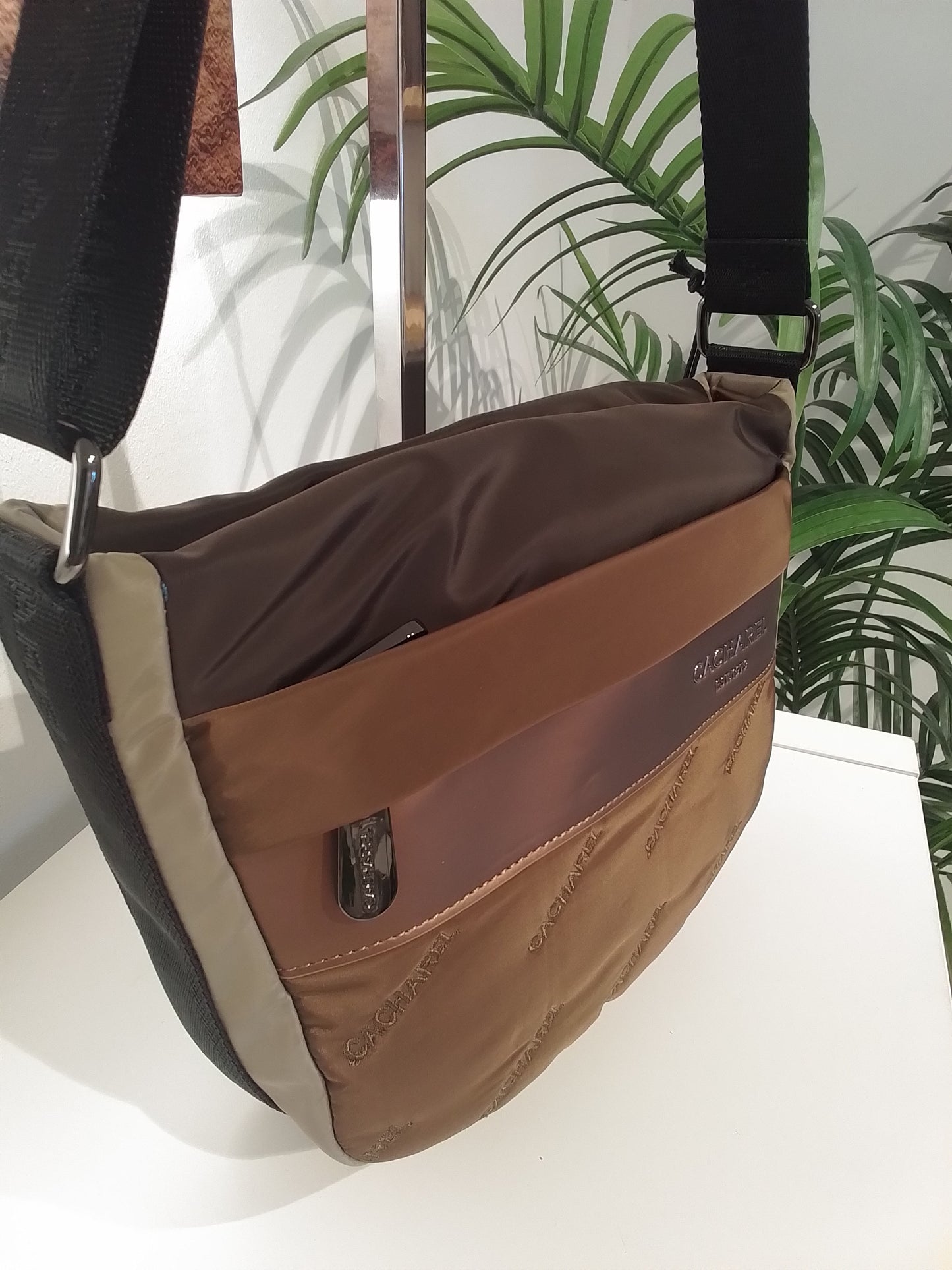 CA262003 MARRON CACHAREL