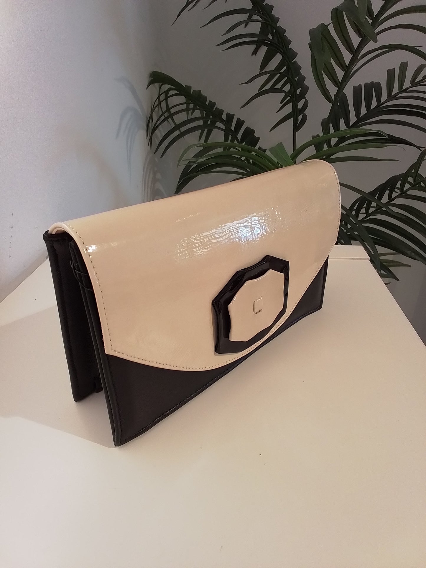 B113-16 V25 CREMA/NEGRO ANGARI