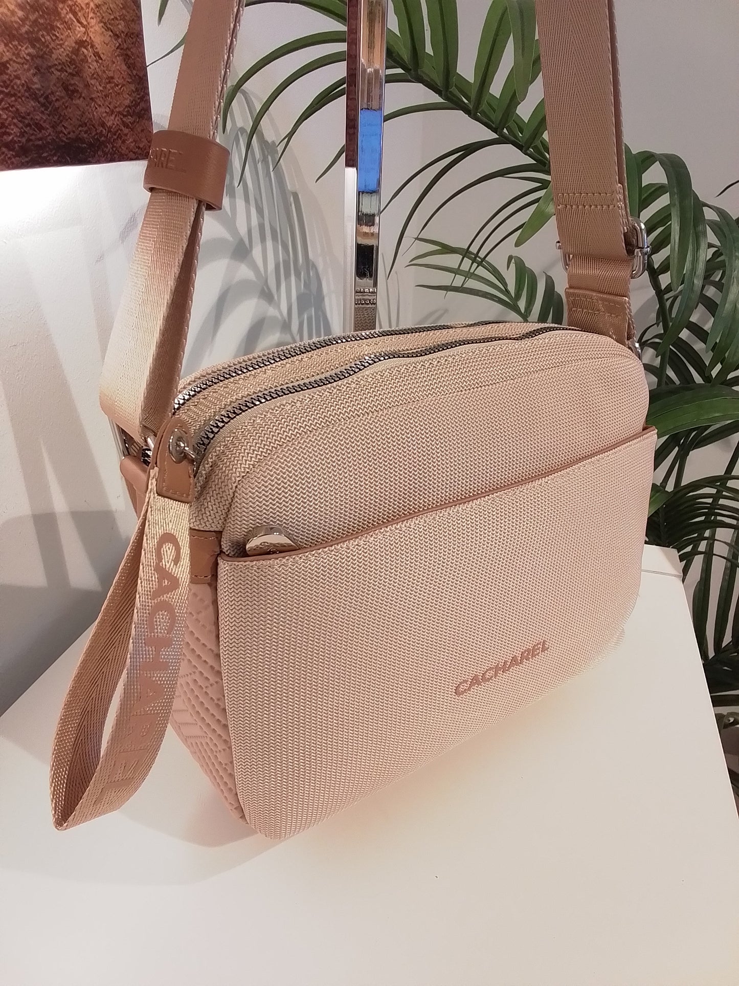 YY261145 BEIGE CACHAREL