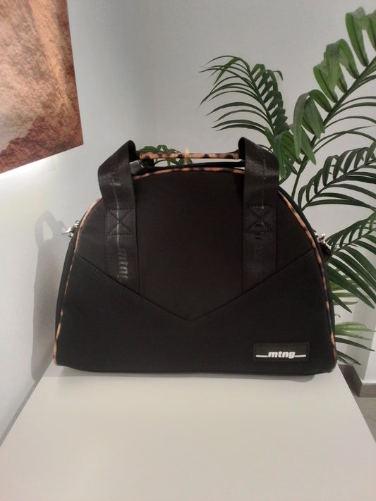 AERON6-IN25 NEGRO MUSTANG