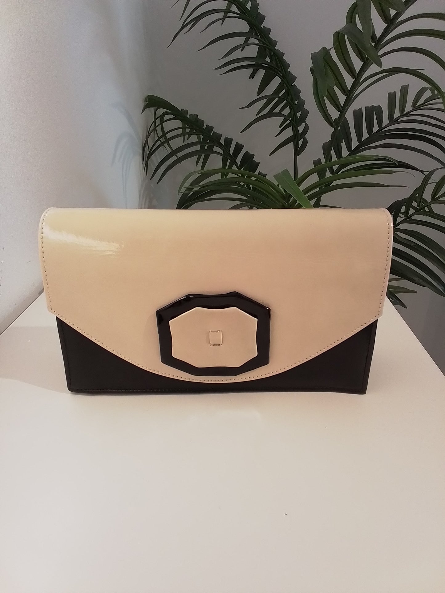 B113-16 V25 CREMA/NEGRO ANGARI