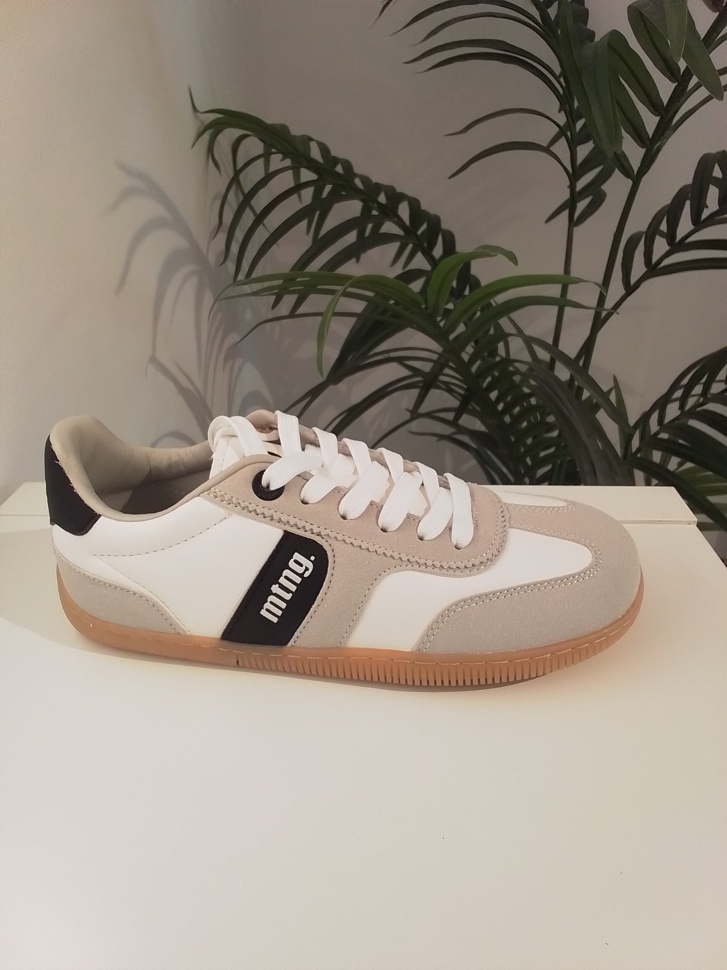 60902-IN25 BLANCO Y NEGRO MUSTANG