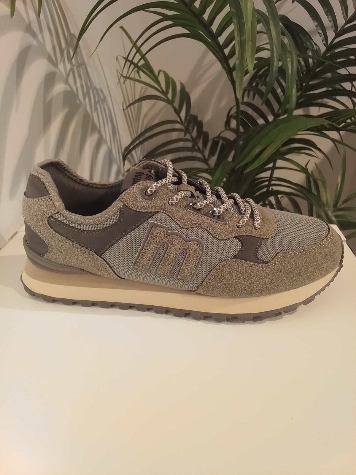 84868 GRIS MUSTANG