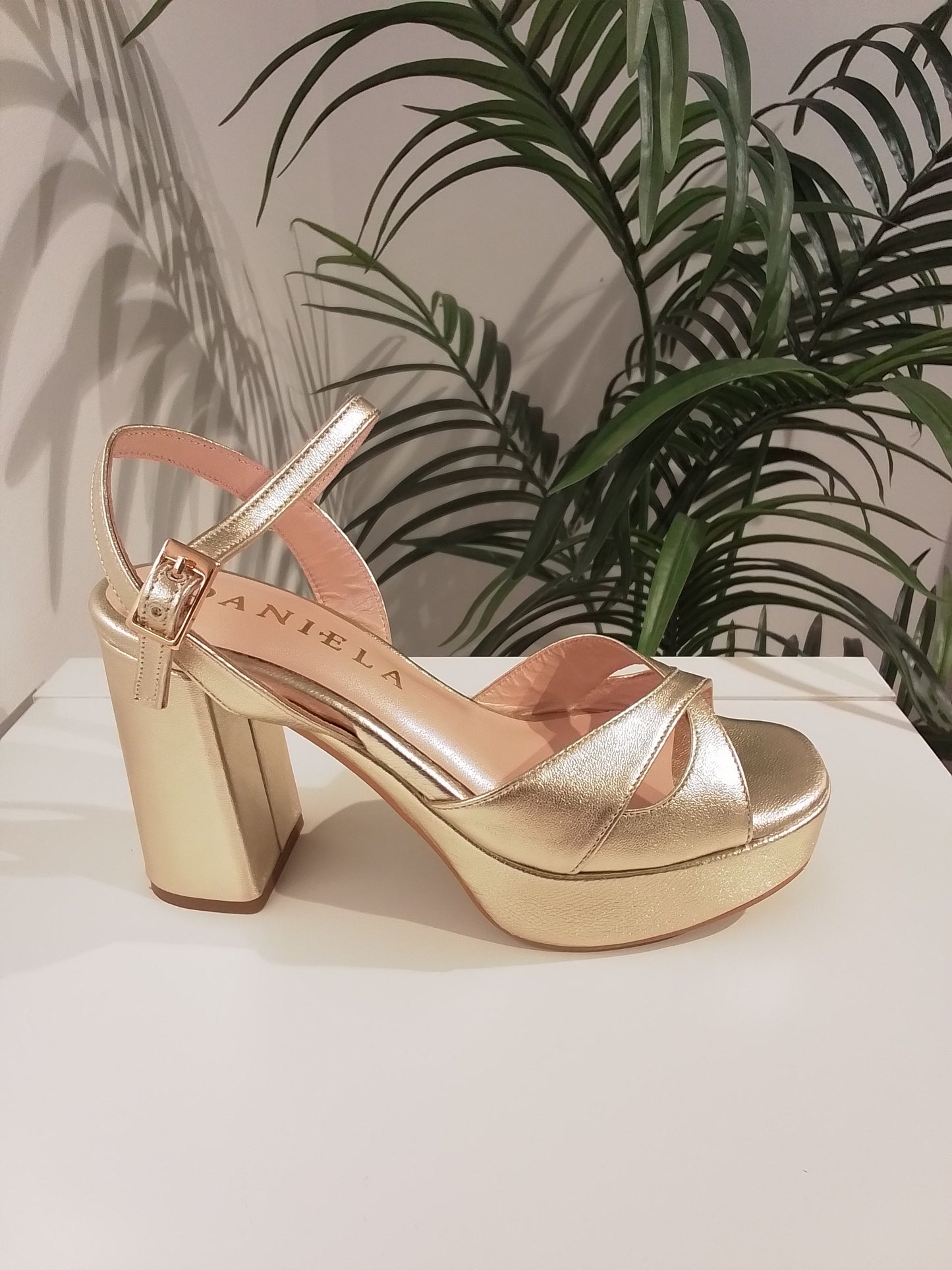 26181 LOTUS ORO DANIELA