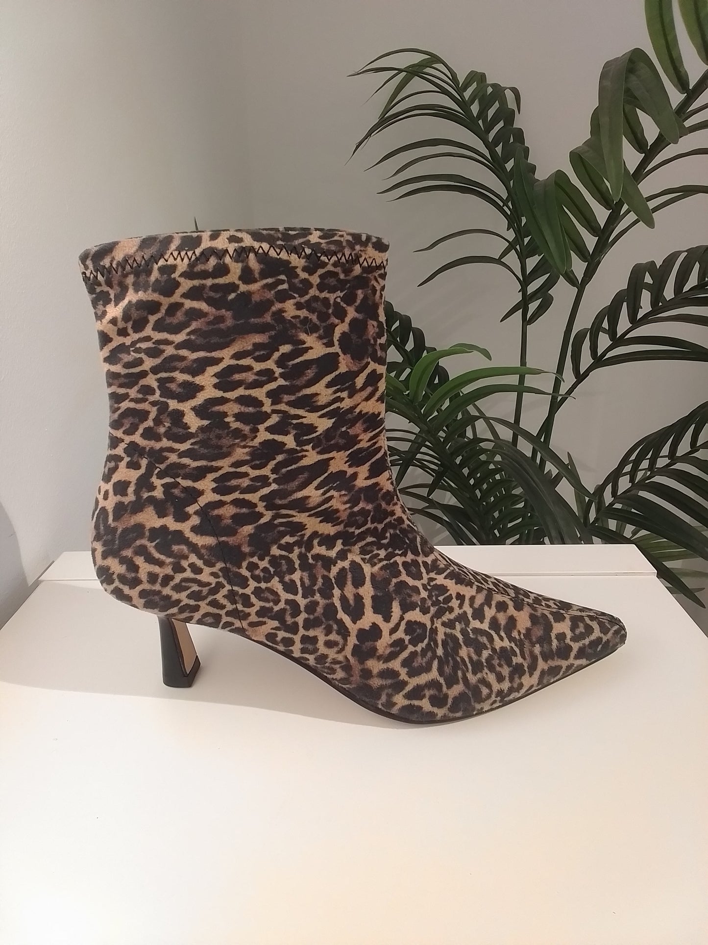 59671-IN25 LEOPARDO MUSTANG