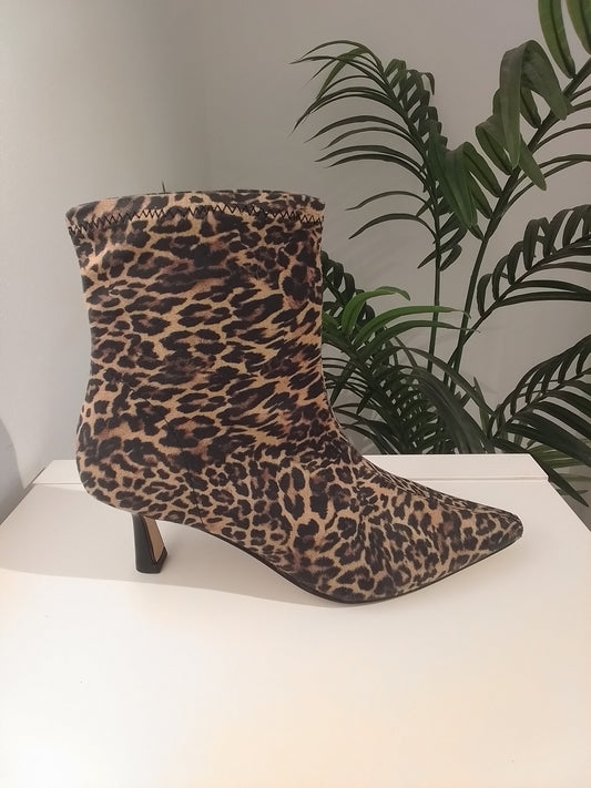 59671-IN25 LEOPARDO MUSTANG