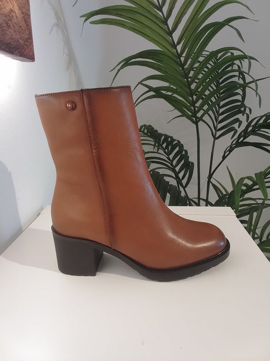 21142 ETNA CAMEL  PEPE MENARGUES
