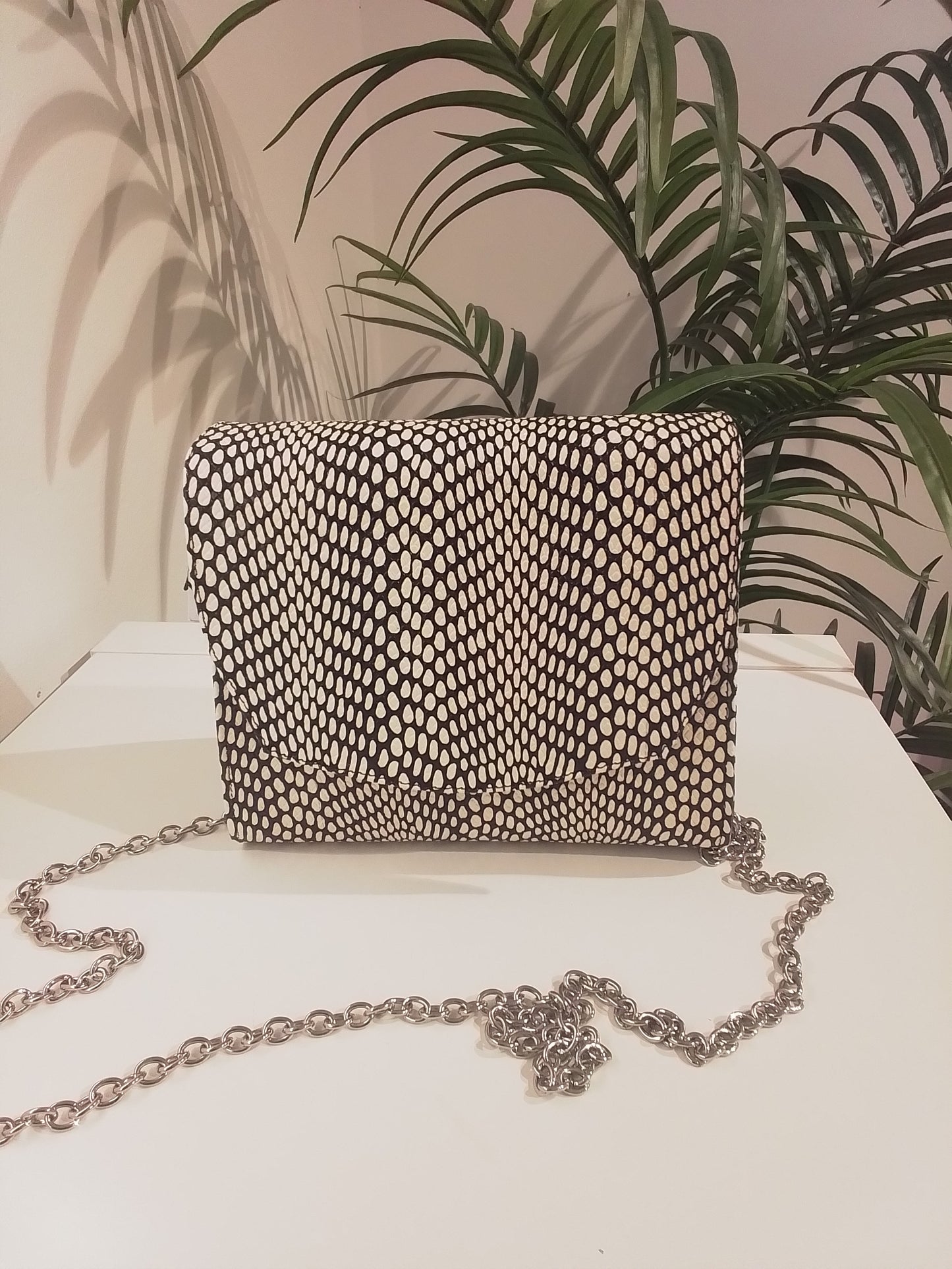 B131 BOLSO NEGRO BLANCO ANGARI