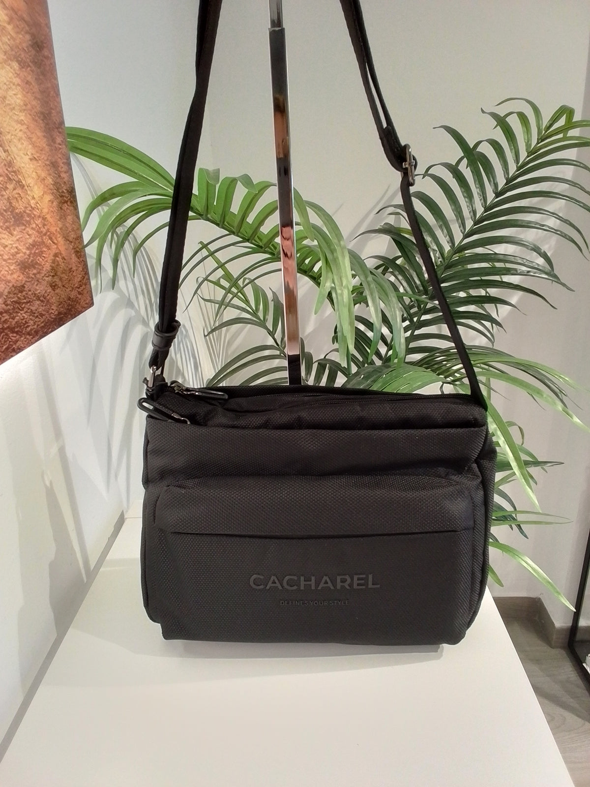 CK262049 NEGRO CACHAREL