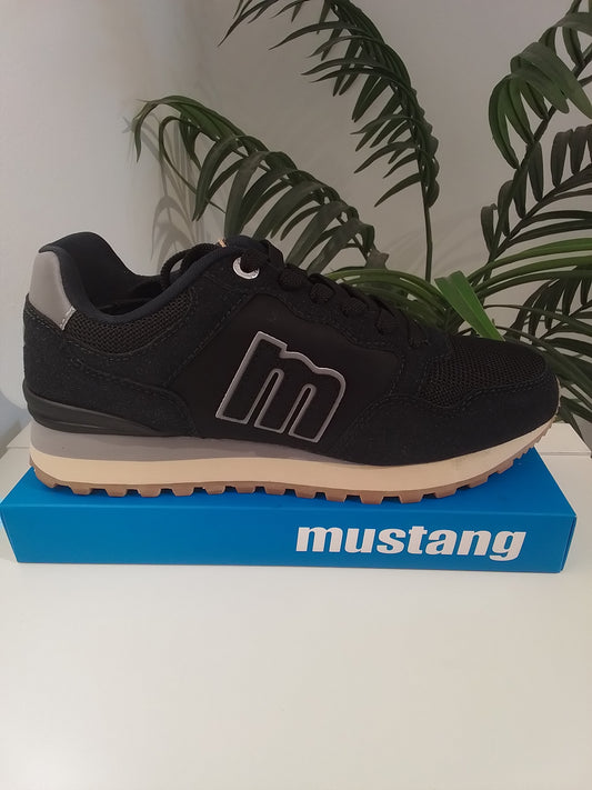 84711-IN25 NEGRO MUSTANG