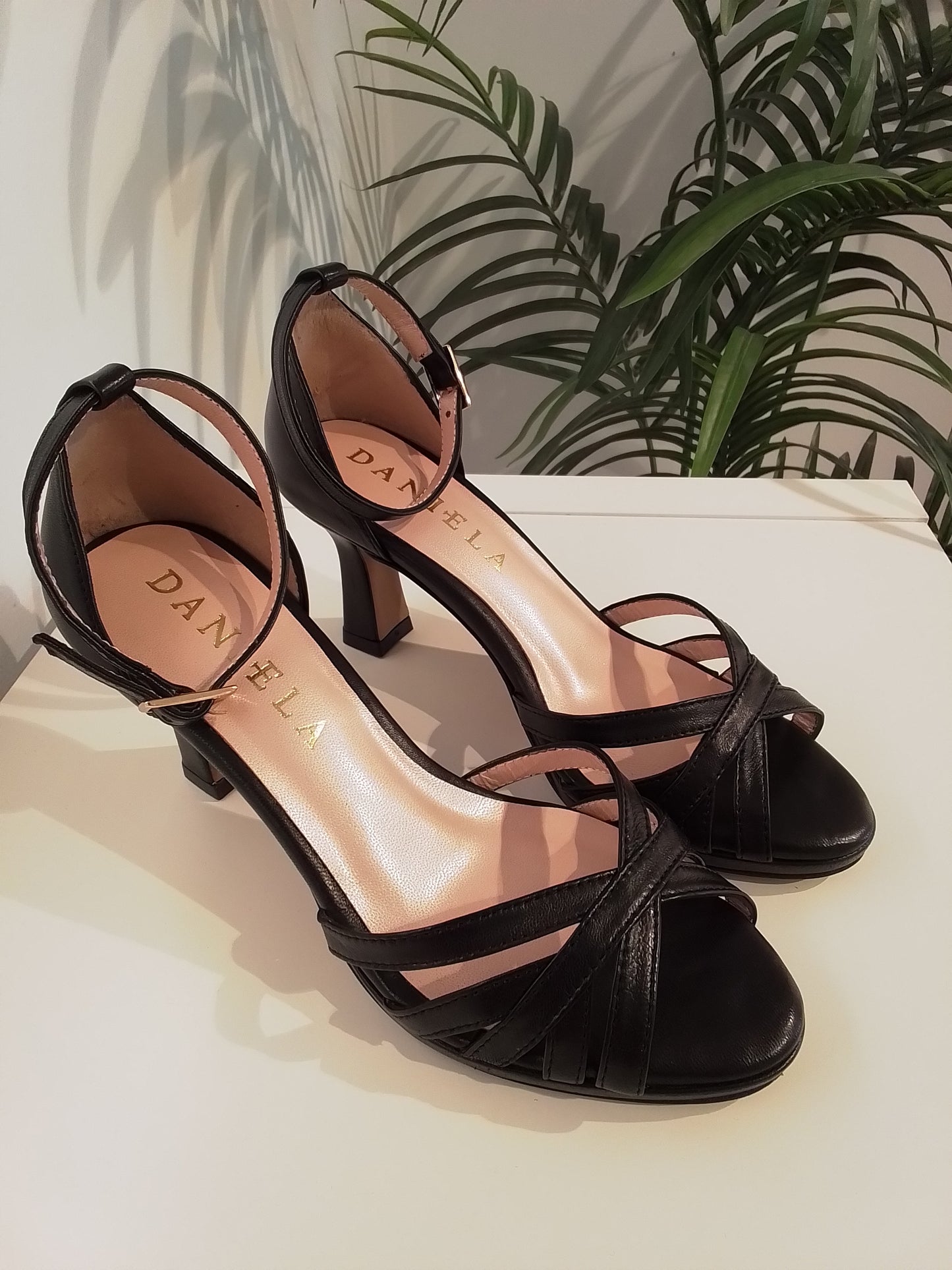 26154 NEGRO DANIELA