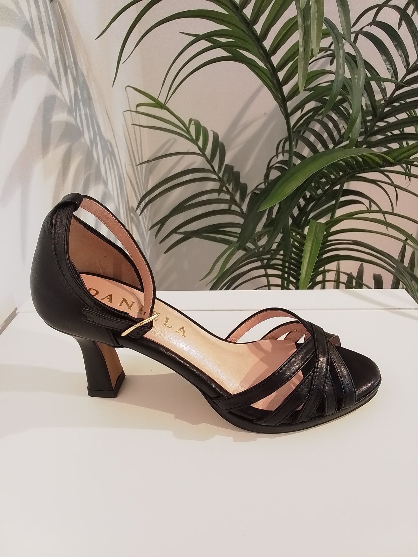 26154 NEGRO DANIELA