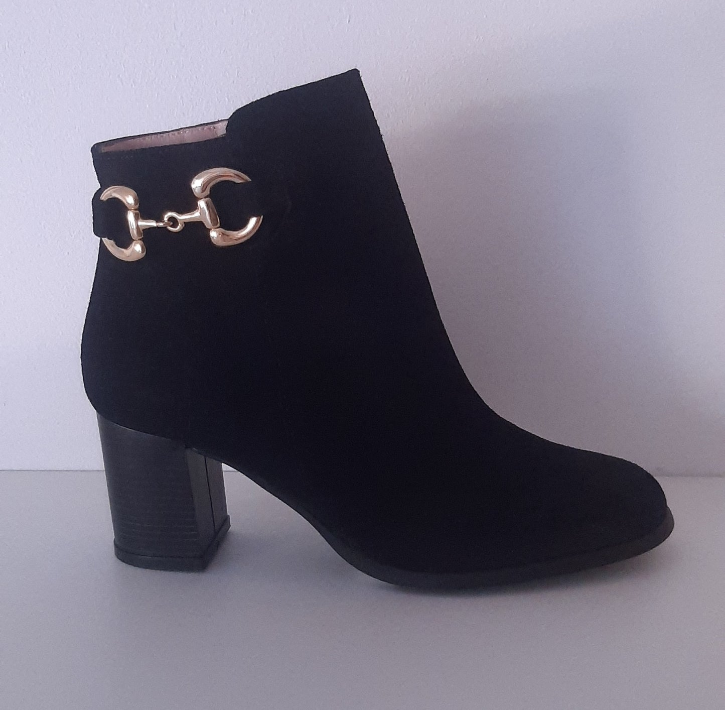 5621 - negro DANIELA