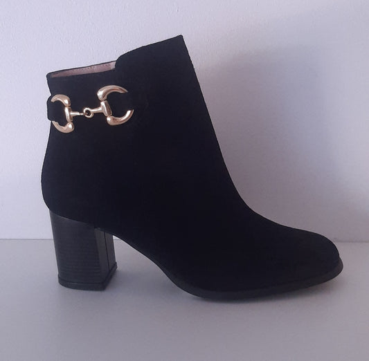 5621 - negro DANIELA