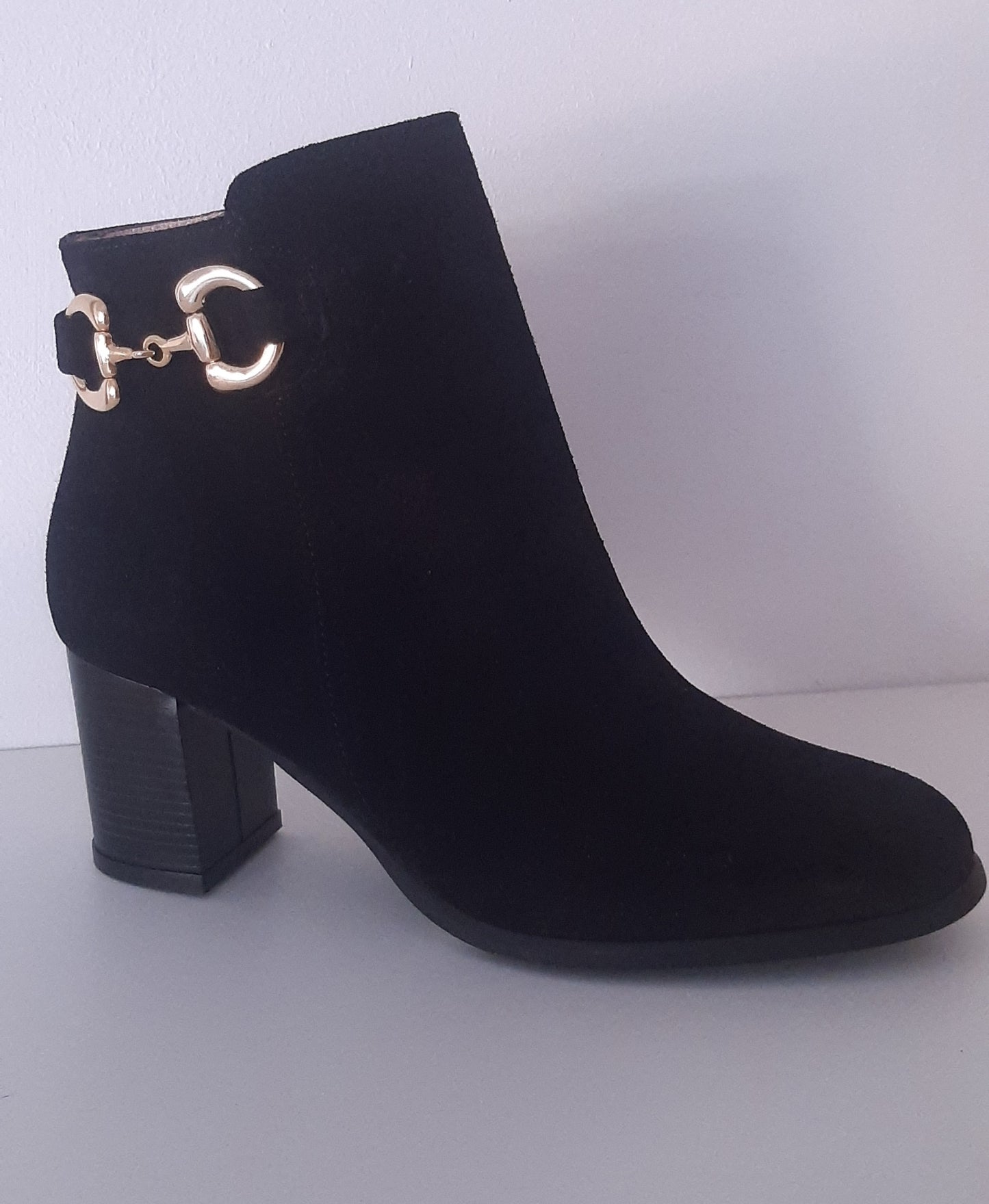 5621 - negro DANIELA